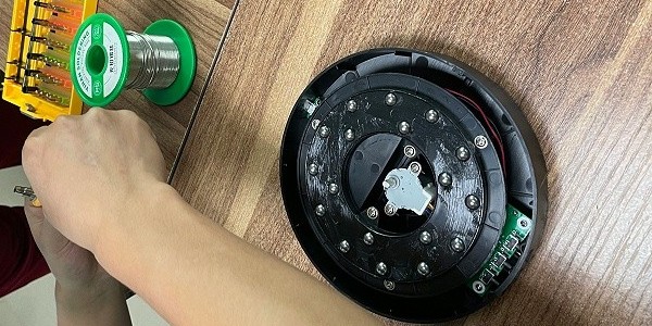 3C客戶線上打樣后，帶產(chǎn)品來到工廠測(cè)試！